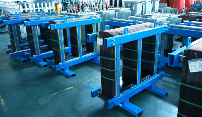 Tres-phase oleum-baptizari TRANSFORMER: Core apparatu in potentia ratio